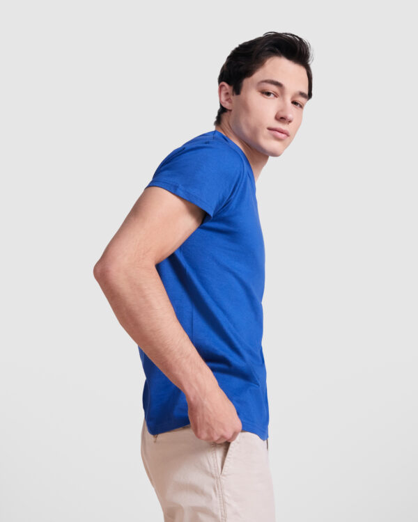 Camiseta de manga corta tubular y escote en pico de 2 capas.